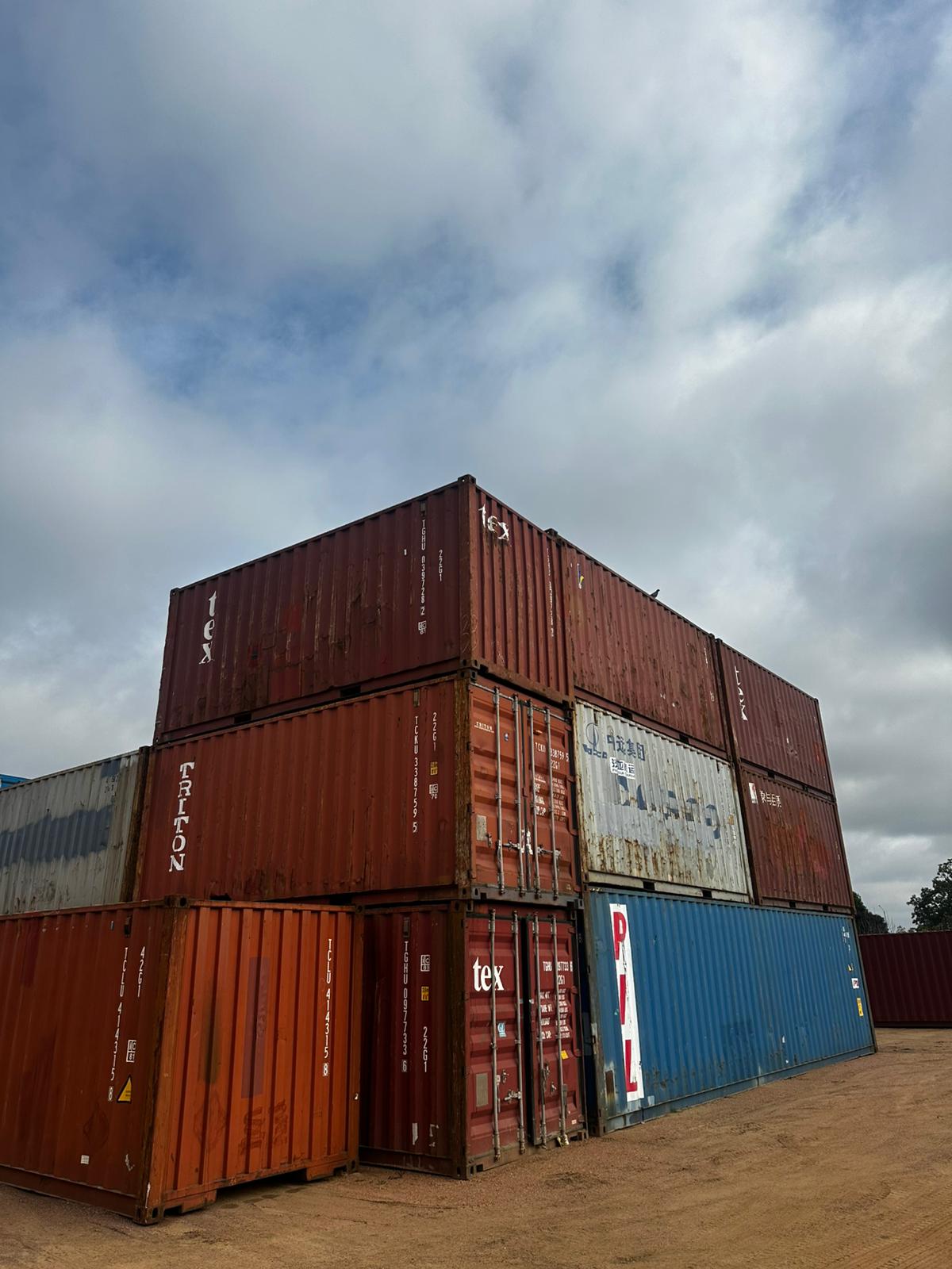 Contenedor de 20 pies, ideal para instalar puertas